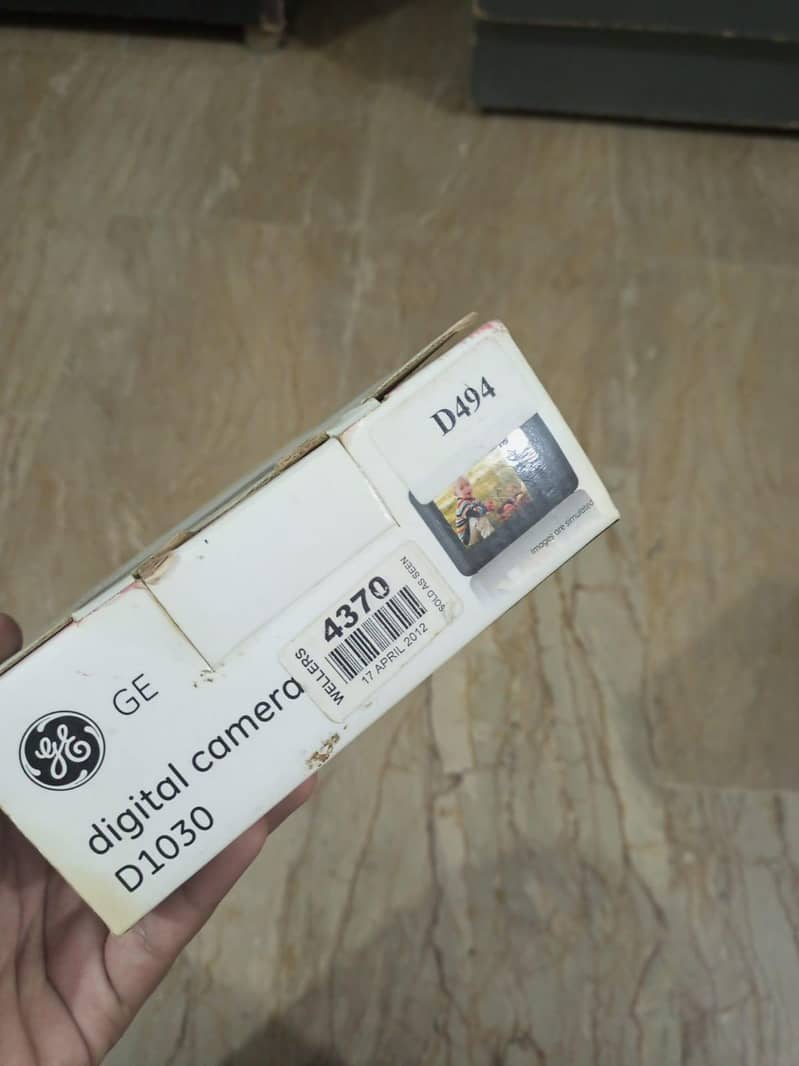 digital camera D1030 with memory card 1