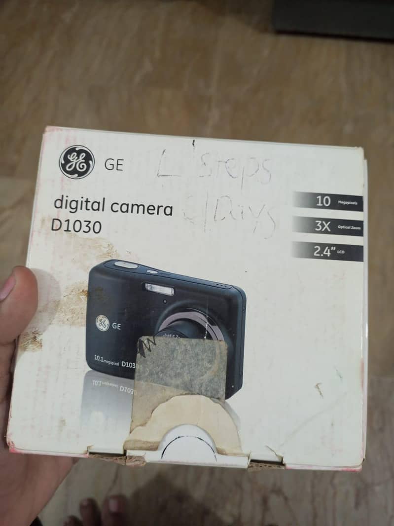 digital camera D1030 with memory card 2