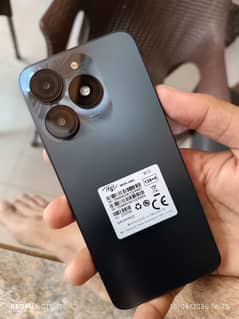 itel A 70 4+4/128 with box & charger contact no (03035318169