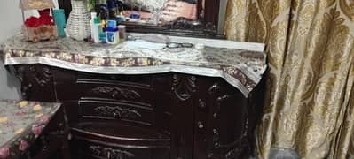 dressing table and mirror bilkul okay ha