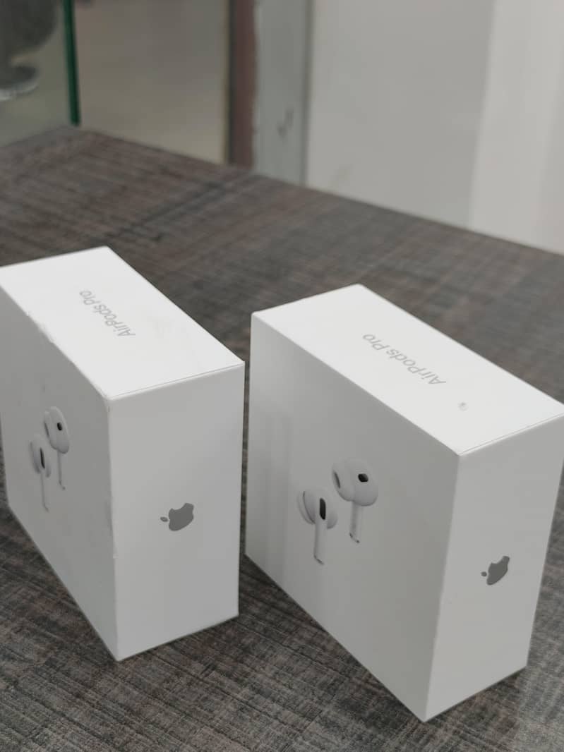 Apple Airpod Pro 2 (c-type)/ Airpod 4 (without anc)/ both available 0
