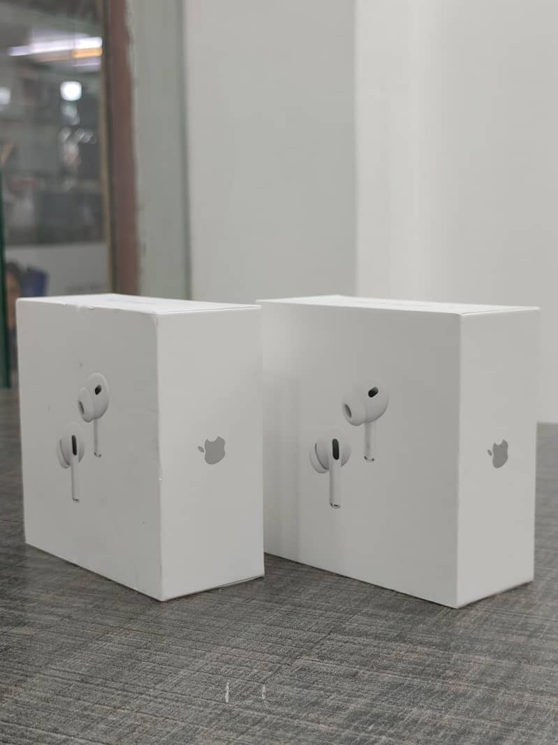 Apple Airpod Pro 2 (c-type)/ Airpod 4 (without anc)/ both available 1