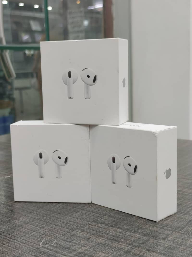 Apple Airpod Pro 2 (c-type)/ Airpod 4 (without anc)/ both available 4