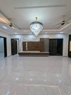 Upper Portion For rent In Rs. 105000Lower Portion Locked - Near DHA Office1 Kanal Awesome Upper Portion On Top Location For Rent in DHA Phase 6 Lahore