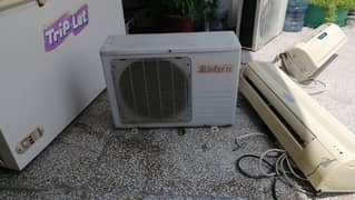 Selling used Non invertor AC 1 ton and 1.5 ton