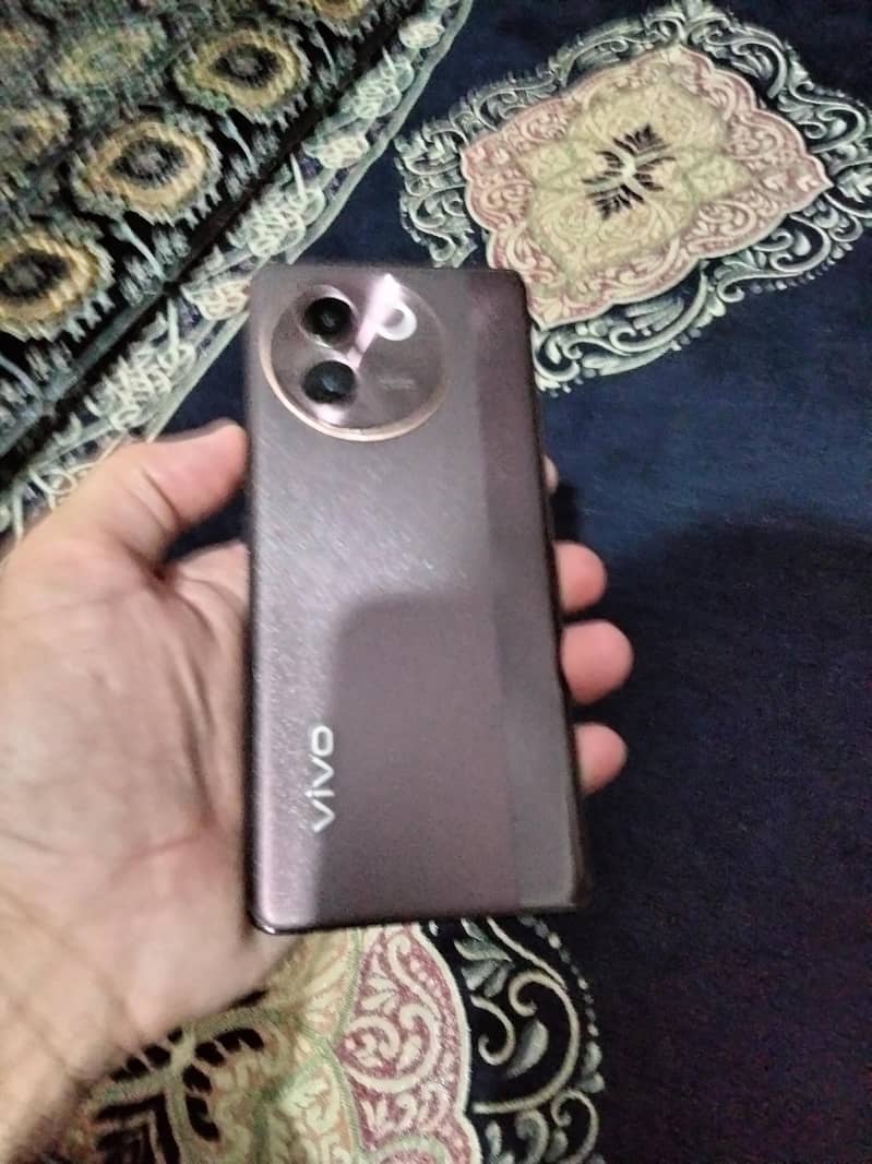 vivo V30e  8+8 ram 256gb memory with complete box in good condition 1