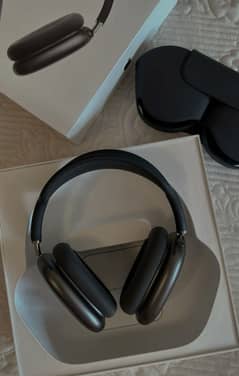 Apply head phone