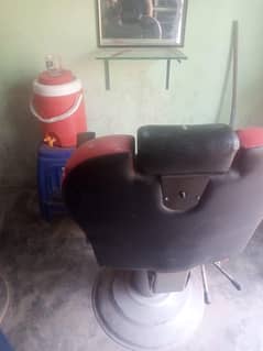 2 chair koi masla nahi ha used ha magar saaf hain
