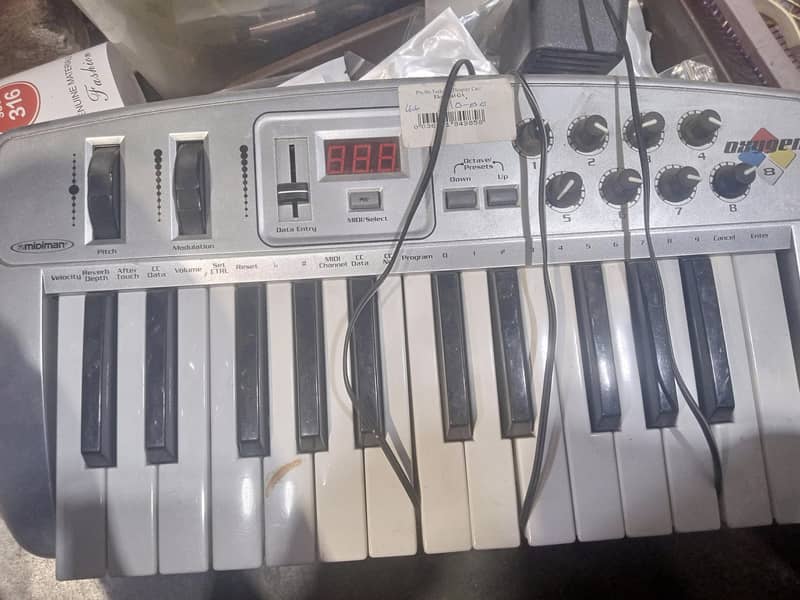 M-Audio Oxygen 8 25-Key MIDI Controller Keyboard 1