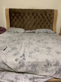 3pc furniture vanity, 4pc divider,king size bed with mattress and 2 si