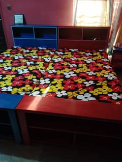 2 single beds for children with one side table