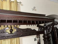 Swinging sofa