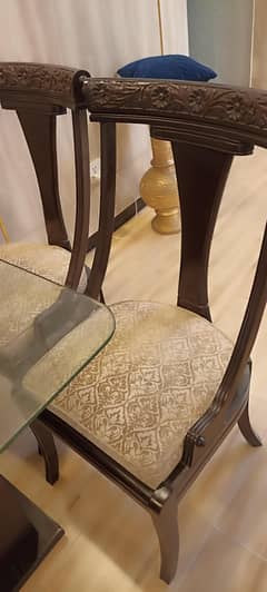 Elegant 6-seater dining table!