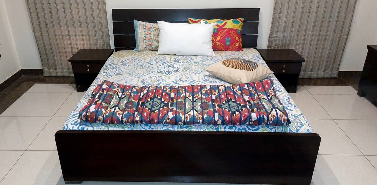 King bed with two side tables (mattress not included in the price) 0
