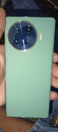 Tecno spark 20 pro+