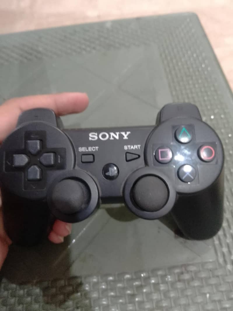 "PS3 FAT Console Bundle with DualShock Controller" 3
