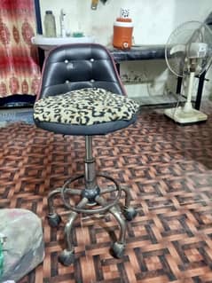 1 polar chair naw 1 massager bed new 1 chair used 1 stool used