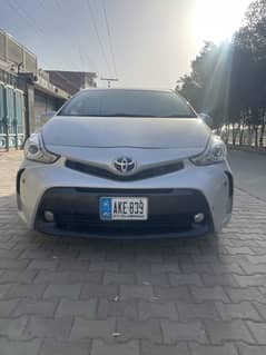 Toyota prius alfa 2015