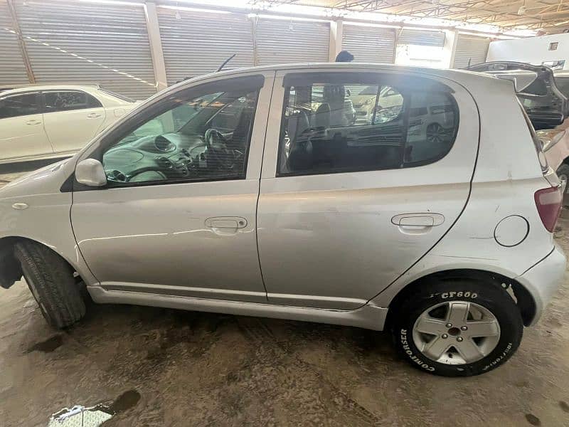 Toyota Vitz 2000 1