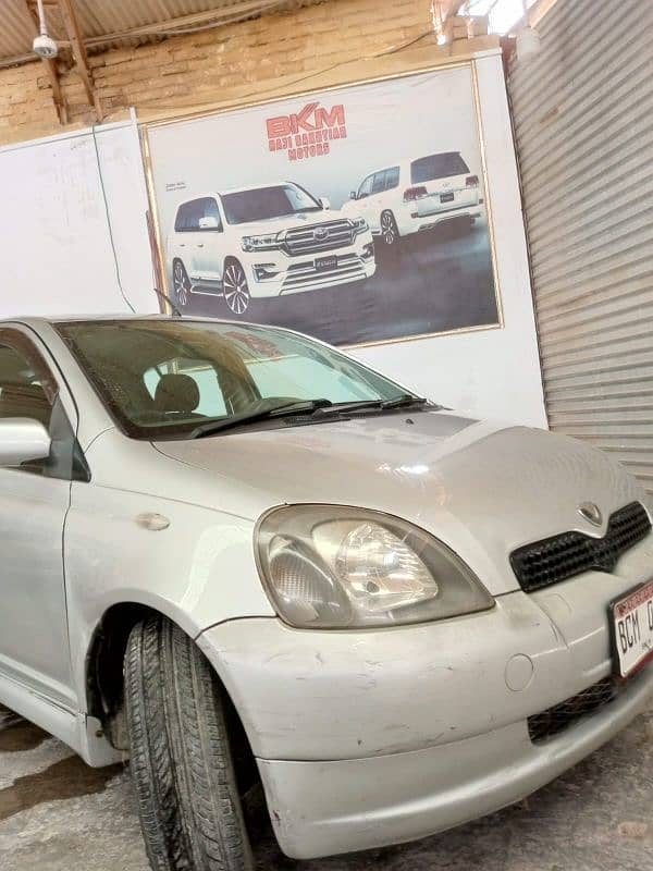 Toyota Vitz 2000 4