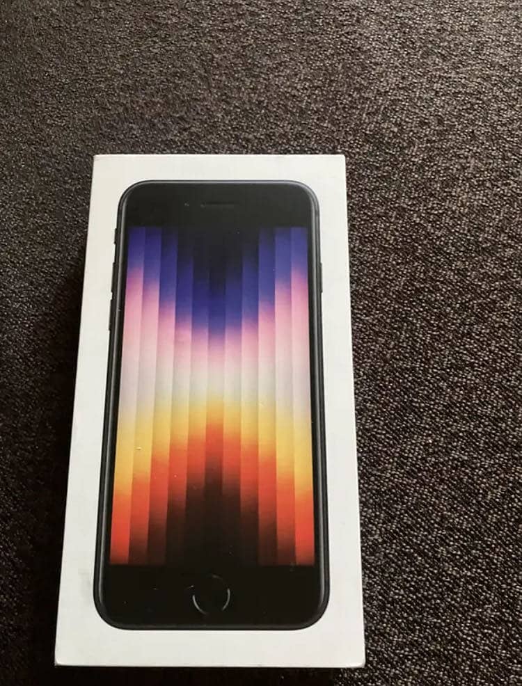 Iphone se 2022 (3) factory unlock 64gb with box and under apple warr 0