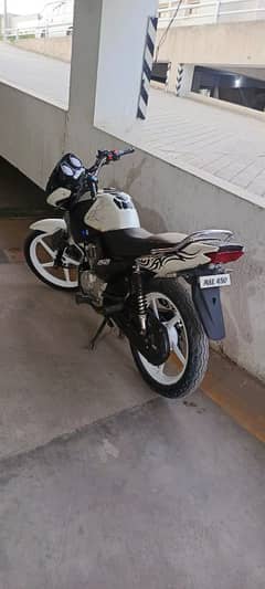 YAMAHA YBR 2016