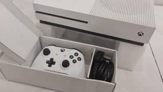 XBOX ONE S 1TB BARELY USED WITH THUMB GRIPPERS AND DOBE BATTERY PACK