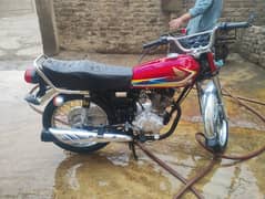 Assmlikum 2019 model ha first owner bike ha Mera apna name ha