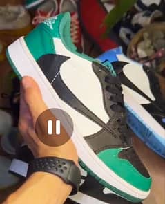Nike low cut Travis Scott mocha Olive 