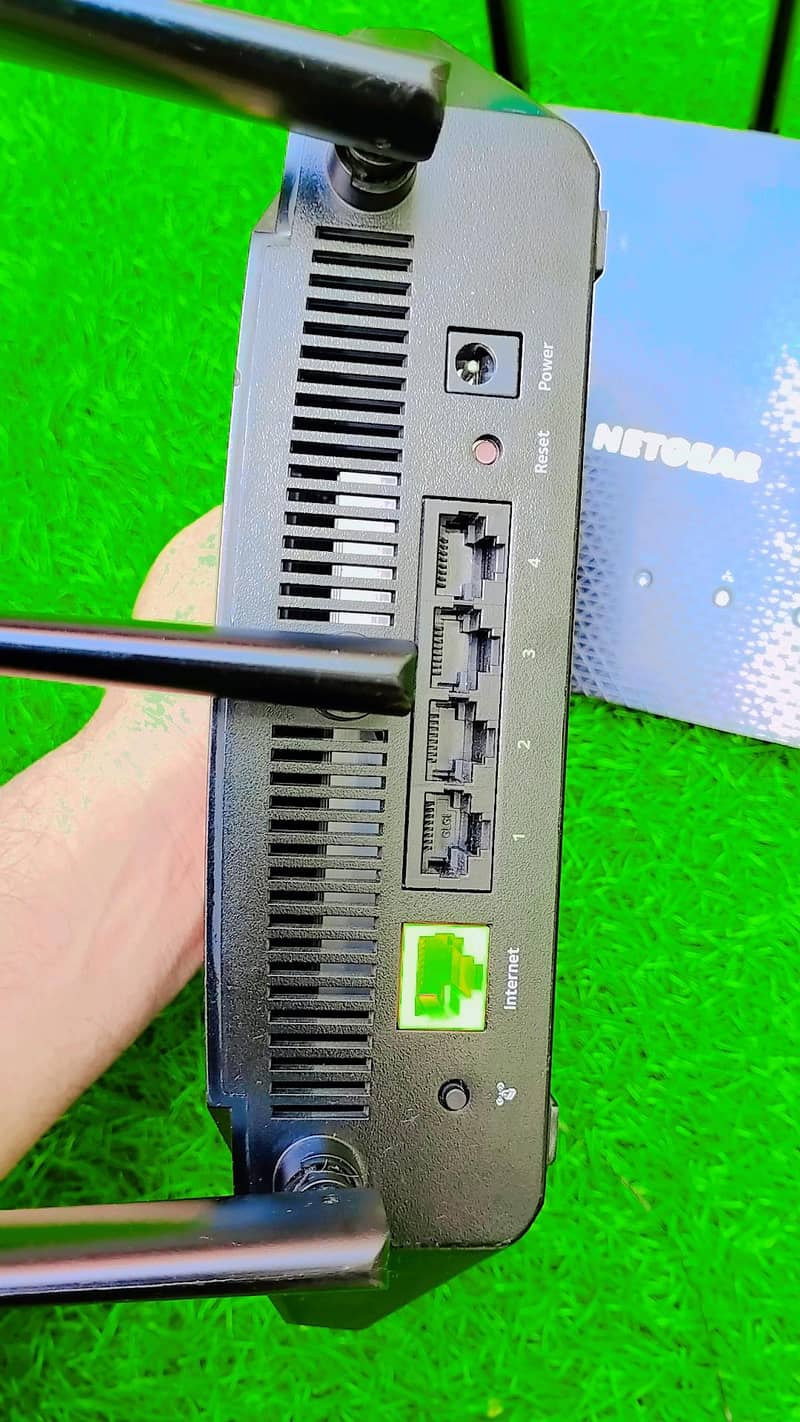 Netgear Nighthawk RAX36S Ax4 Ax3000 4 Stream Wifi 6 Router 1