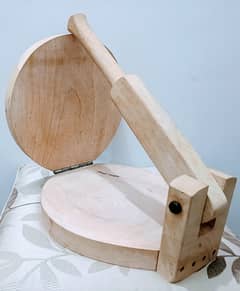 Wooden roti maker