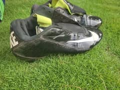 NIKE STRIKERs. 7.5 UK. FOOTBALL / SOCCER SHOES