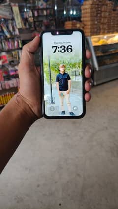 i phone 11 64gb with box