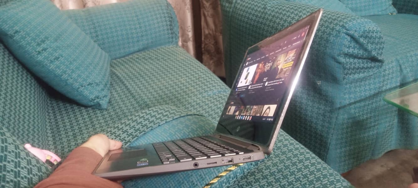 HP x360 11 G3- 4gb ram DDR 4 32gb SSD update 2029 2