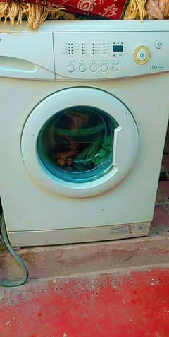 automatic washing machine 5 kg ki aik bari petti aur aik Stri stand