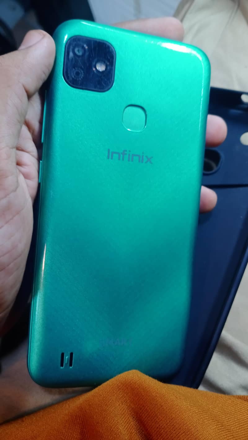 infinix 2 gb 32 gb finger camera battery all ok peace pta approved 2