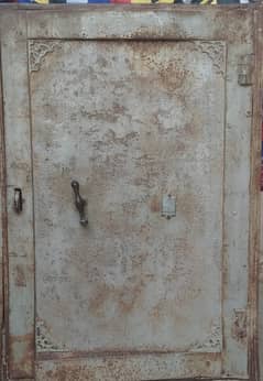 safe locker with use for business and other
