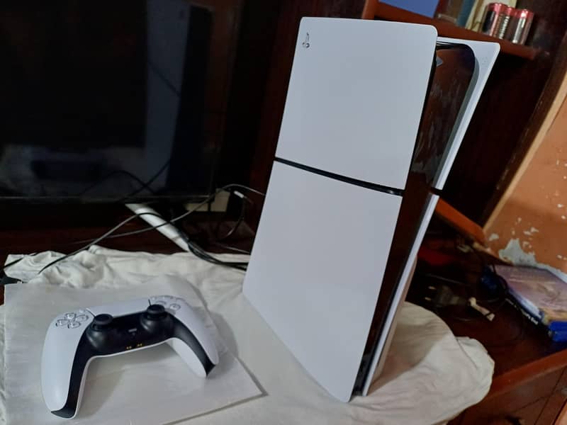 PS4 Slim Disk Edition Brand new Condition with Spiderman 2 Game 2