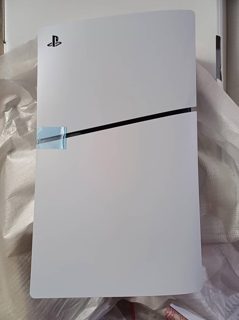 PS4 Slim Disk Edition Brand new Condition with Spiderman 2 Game 4