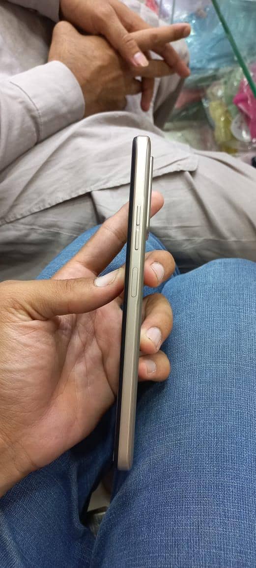 Q smart ultra 10/10 Condition proof  with box Nd adapter 2