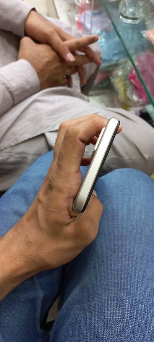 Q smart ultra 10/10 Condition proof  with box Nd adapter 4