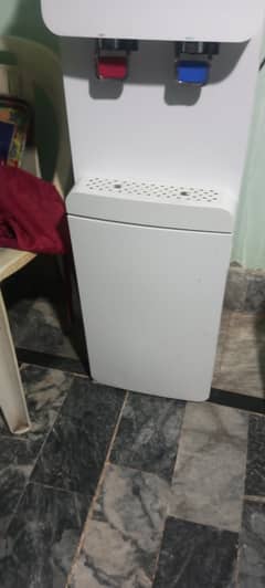 PEL water dispenser
