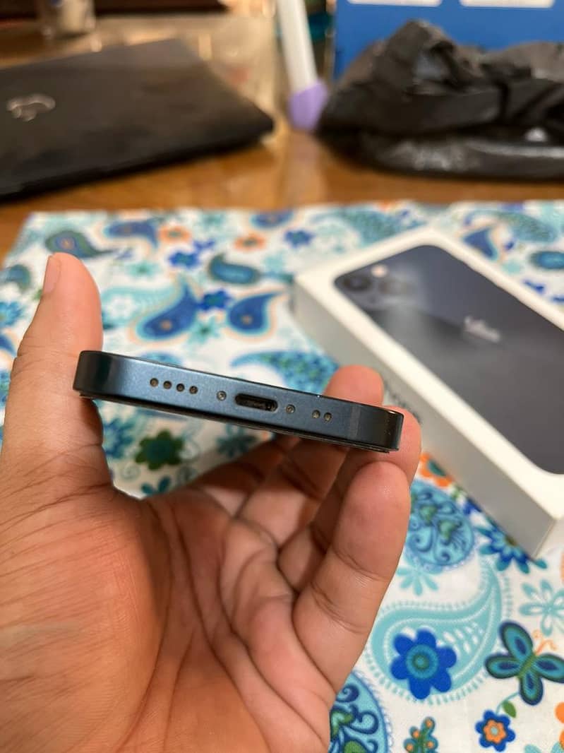 Iphone 13 mini (FU with Box 10/10 Condition) 7