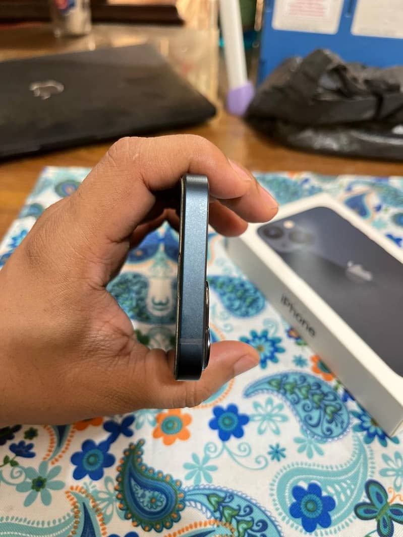 Iphone 13 mini (FU with Box 10/10 Condition) 8