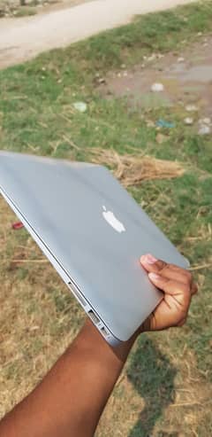 MacBook Air 13-inch (Excellent Condition)