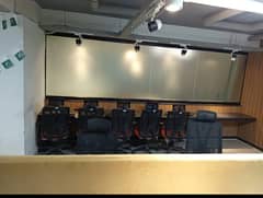 Chance Deal : 650 Sqft 20 Cubicles Furnished Call Center / Software House In Prime Location Of Shah rah e Faisal At Low Rent.