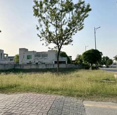 Pair of Kanal - Total 2 Kanal Top Location Plot No- Close to 331 And 332 Block G Phase 6 DHA Lahore For Urgent Sale