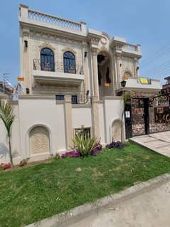 11.5 Marla Corne And Facing Park House For Sale