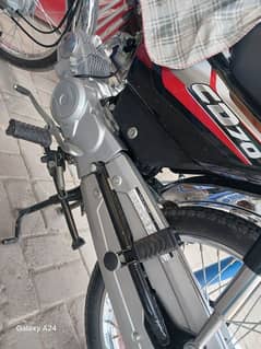 Honda CD70 2025