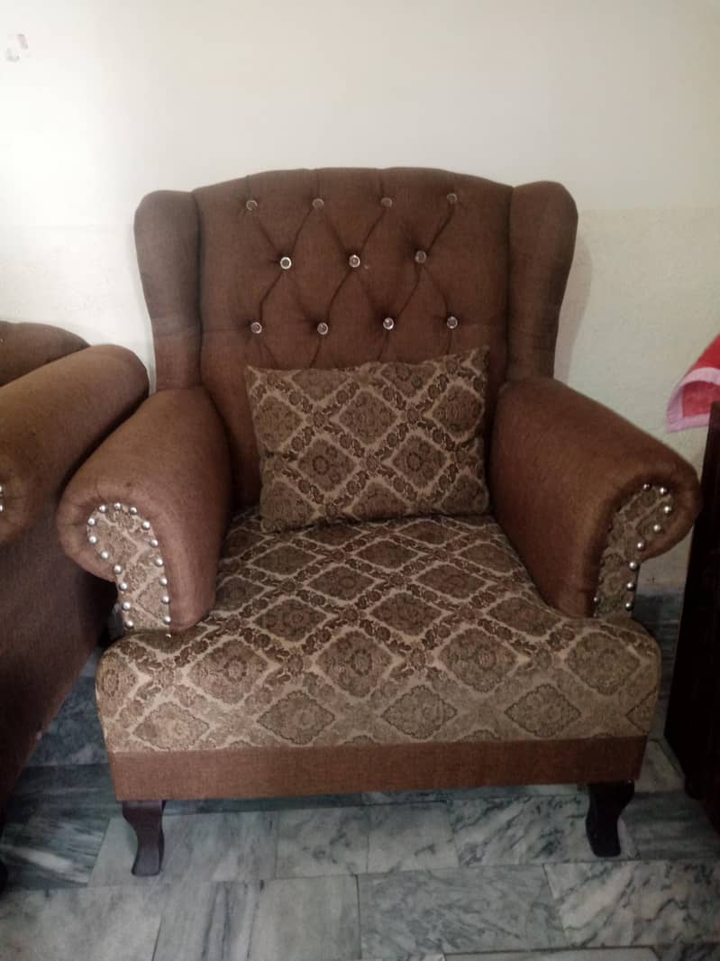 this sofa is 7 setter and it's design is trendy in brown color 0